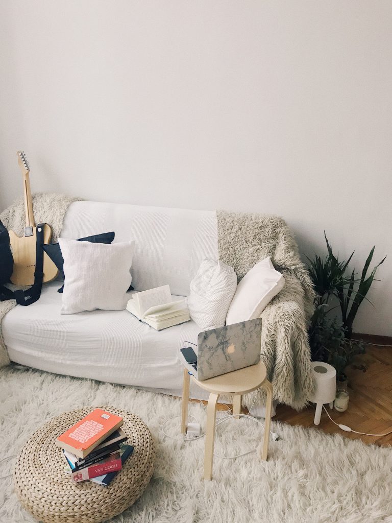 9 Ways To Make Your Apartment More Cozy This Winter